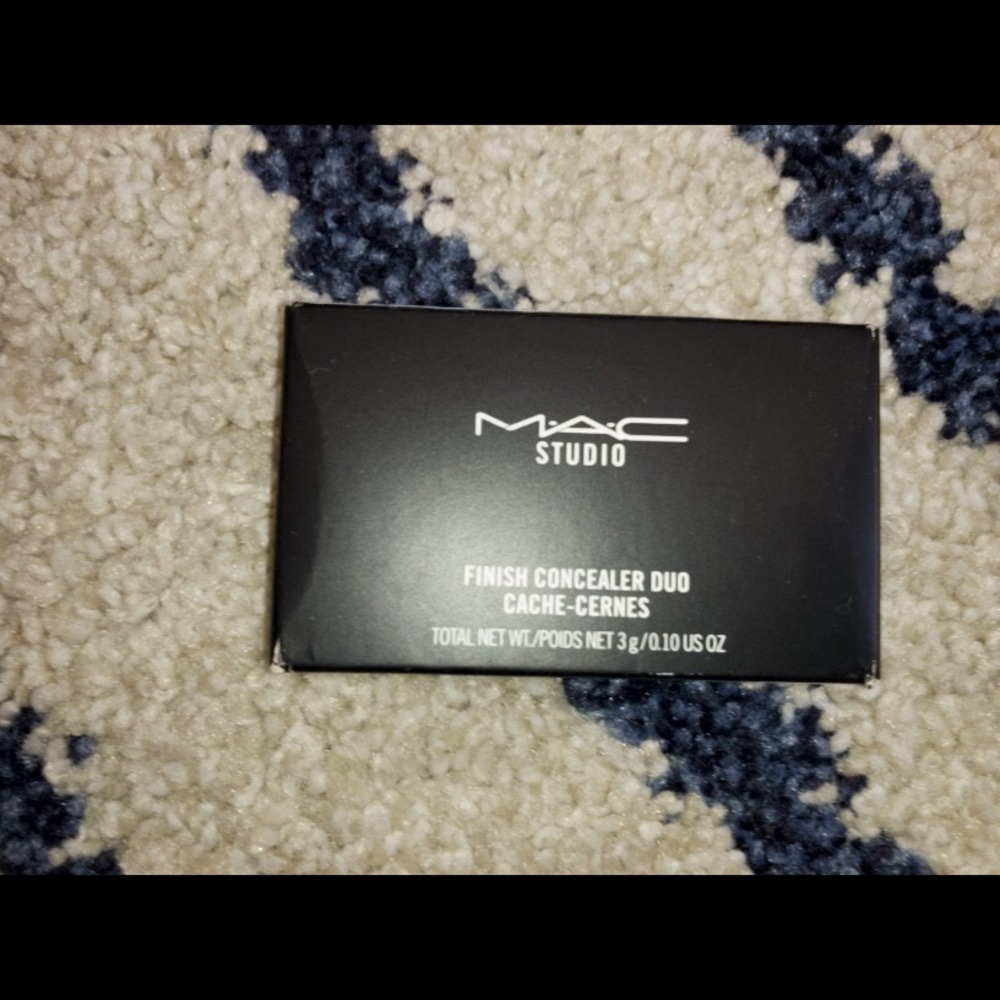 MAC concealer studio finish